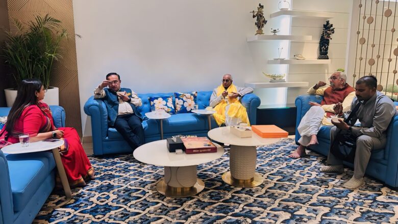 भारत पुनः विश्व गुरु बने सम्पूर्ण हिंदू समाज का दायित्व है,पूर्व महापौर अभिलाषा गुप्ता ने चंपत राय का किया स्वागत एवं अभिनन्दन