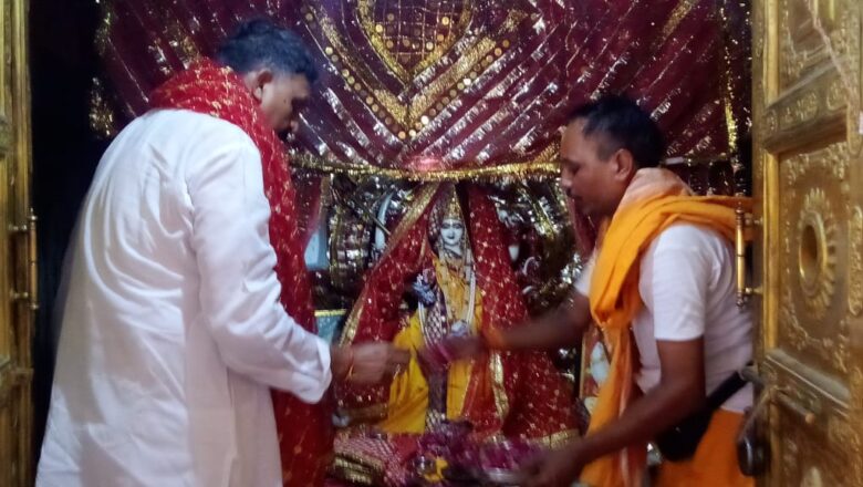 द्धपीठ हथियाराम मठ में सांसद अफजाल अंसारी ने नवाया शीश,पीठाधीश्वर के चरणों में बैठे दिखे इस्लाम धर्म के अनुयाई अफजाल अंसारी