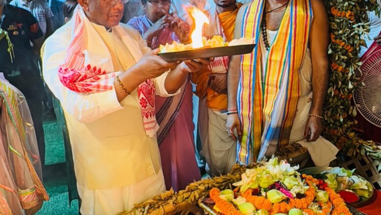 महायज्ञ स्थल पर पूजन में पहुंचे राज्यपाल और मुख्यमंत्री,की प्रदेश में शांति एवं सद्भावना की कामना