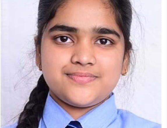 CBSE 12वीं में सावी जैन ने देश में टॉप किया