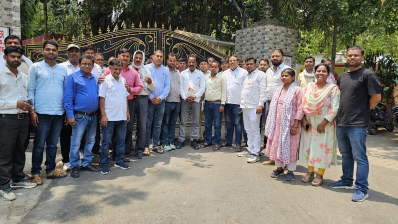 जिलाधिकारी व लेखपाल संवर्ग के मध्य हुई सफल वार्ता