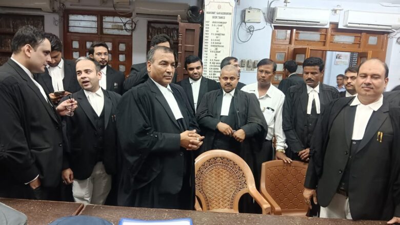 हाईकोर्ट बार एसोसिएशन चुनाव  नामांकन के पहले दिन अध्यक्ष पर दो , वरिष्ठ उपाध्यक्ष पर दो उपाध्यक्ष के पांच पदों पर चार ने दाखिल किया पर्चा