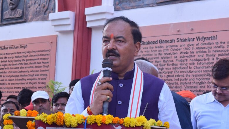 उपमुख्यमंत्री जी ने ‘‘शहीद वॉल’’ स्थल पहुंचकर शहीदों के सम्मान में दीप प्रज्जवलन एवं पुष्पांजलि अर्पित करते हुए शहीदों को नमन किया