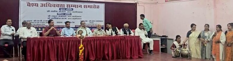 हाई कोर्ट बार एसोसिएशन के चुनाव में अध्यक्ष पद पर वैश्य अधिवक्ता परिषद ने संतोष कुमार त्रिपाठी को दिया समर्थन