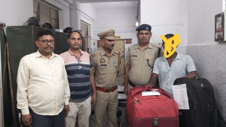 आपरेशन सतर्क के तहत प्रयागराज जंक्शन से 01 अंतर्राज्यी शराब तस्कर क़ो भारी मात्रा में अवैध अंग्रेजी शराब के साथ गिरफ्तारी