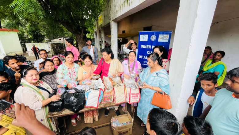 इनर व्हील क्लब ऑफ इलाहाबाद की ओर से बाढ़ पीड़ितों की सहायता की गई