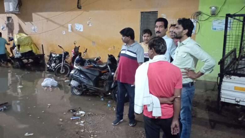 कांग्रेस अध्यक्ष हाशमी ने बाढ़ग्रस्त इलाकों का किया दौरा 