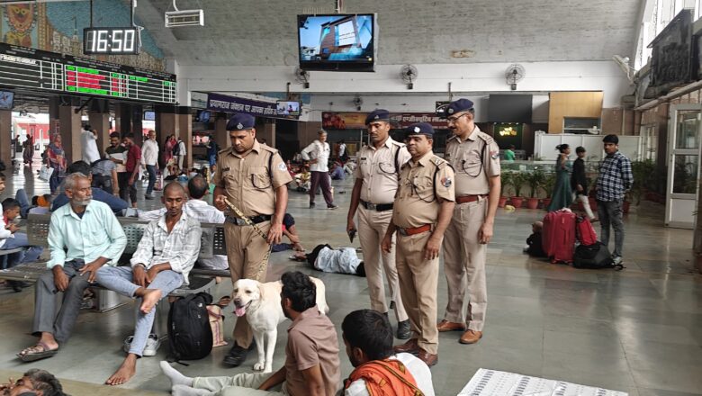 प्रयागराज जं. पर स्वतंत्रता दिवस के मद्देनजर पर सुरक्षा चैकिंग की गई