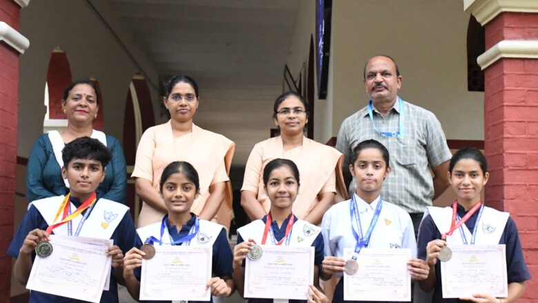 एसएमसी की छात्राओं ने शहर का नाम रोशन किया