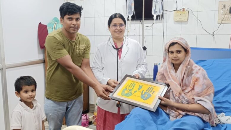 जन्म के बाद मां-बाप को देती हैं अनूठा गिफ्ट, प्रयागराज की डॉ. कीर्तिका अग्रवाल बच्चे का पहला पदचिह्न देती हैं