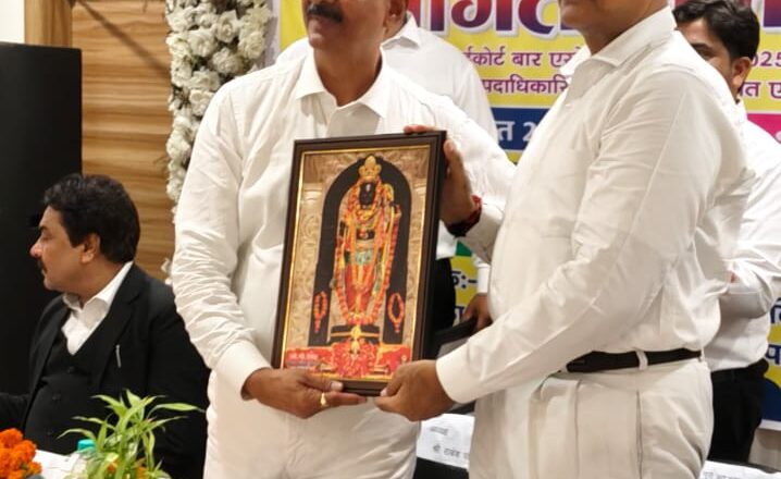 बार की नवनिर्वाचित कार्यकारिणी का हुआ स्वागत और अभिनंदन,हाईकोर्ट बार एसोसिएशन के पूर्व अध्यक्ष अमरेंद्र नाथ सिंह ने किया सम्मानित