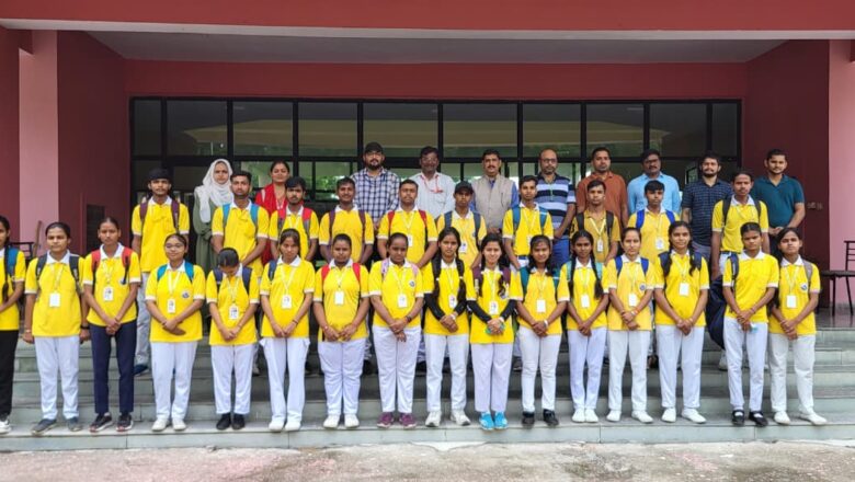 अंतरिक्ष दिवस पर लाला मनमोहन दास इंटर कालेज के विद्यार्थियों का भू अंतरिक्ष अनुसंधान केंद्र का दौरा
