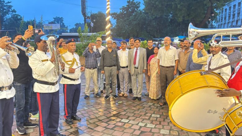शहीद वॉल पर पहुंचे न्यायमूर्ति गौतम चौधरी, हजारी प्रसाद पांडे के बलिदान को किया नमन