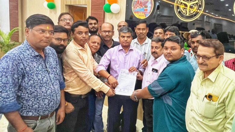 हमलावरों के गिरफ्तारी, दोषी पुलिसकर्मियों के खिलाफ सख्त कार्रवाई की मांग