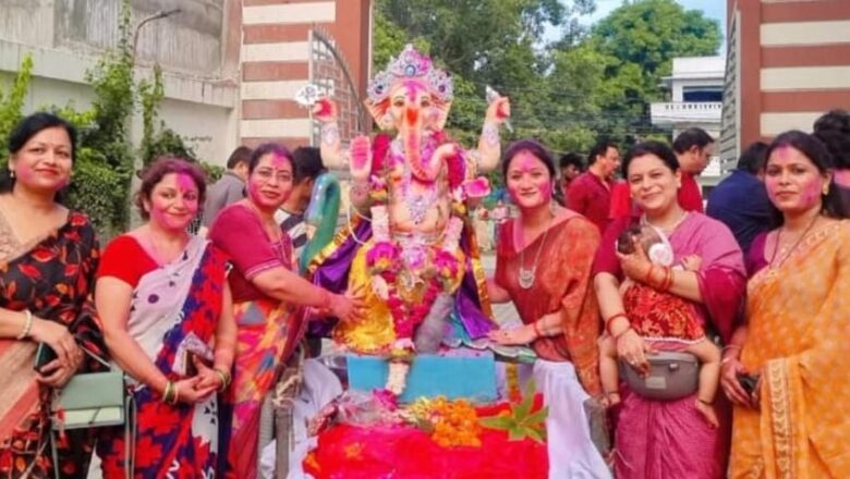 वैदिकग्रीन अपार्टमेंट लुकरगंज मे गणपति विसर्जन किया गया