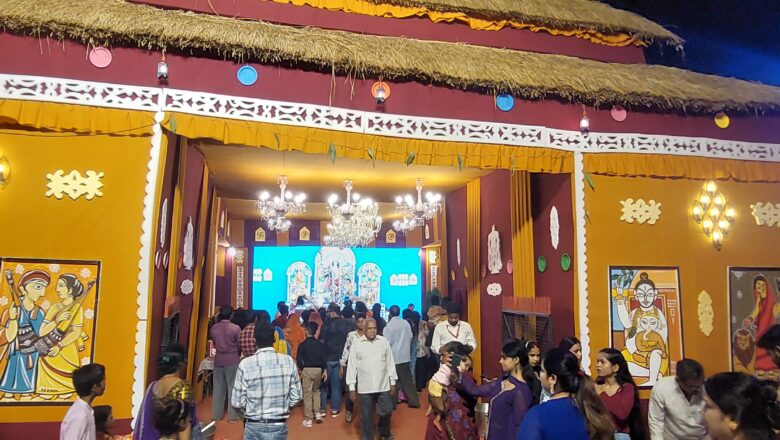 करेली की जी.टी. बी नगर दुर्गा पूजा में दिखी बंग संस्कृति की झलक