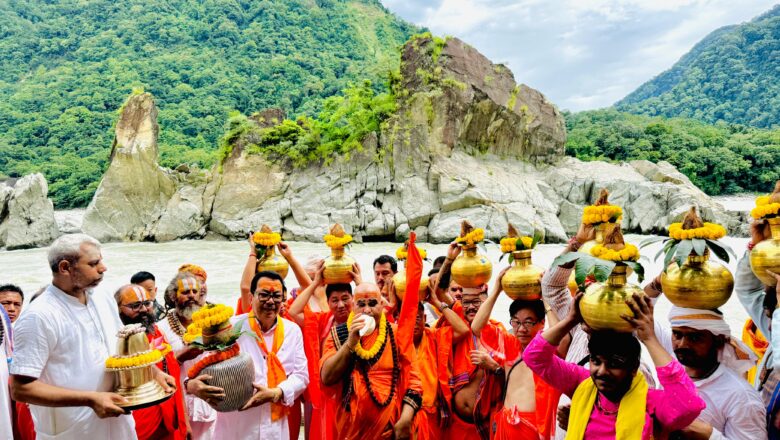 परशुराम कुंड में वरुण पूजन के साथ सात दिवसीय महारुद्र एवं राज राजेश्वरी महा आराधना महायज्ञ शुरु