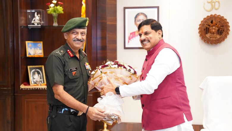 मुख्यमंत्री डॉ. मोहन यादव से लेफ्टिनेंट जनरल पी. एस. शेखावत की भेंट