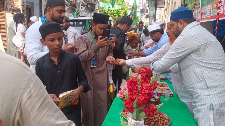 ईद मिलादुन्नबी पर दरियाबाद से निकला जुलूस, गूंजा लब्बैक या रसूल अल्लाह का नारा