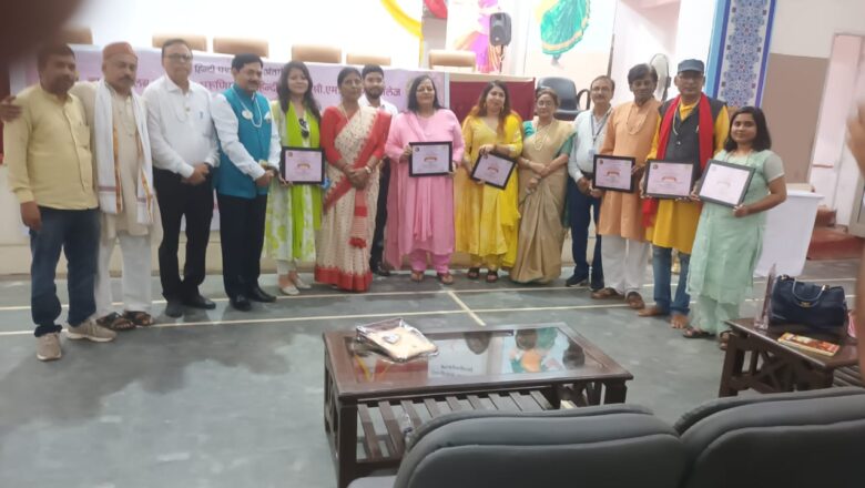 लायंस क्लब इलाहाबाद अरूणिमा एवं हिन्दी विभाग, सी.एम.पी. डिग्री कालेज के संयुक्त तत्वावधान में हुआ कवि सम्मेलन