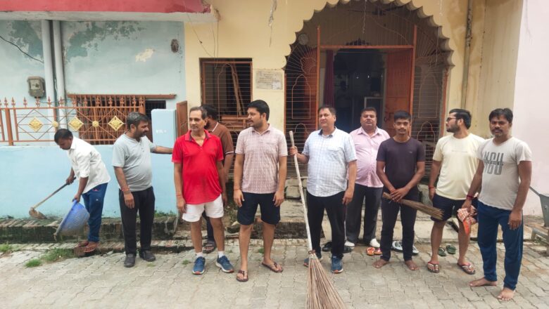 सेवा पखवाड़ा के तहत भाजपाइयों ने चलाया स्वच्छता अभियान