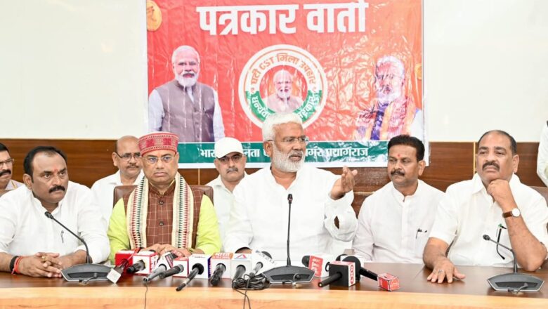 नए भारत की आर्थिक यात्रा का नया सबेरा है – स्वतंत्र देव सिंह,जी एसटी सुधार पर की प्रेस वार्ता कर व्यापारियों से किया संपर्क