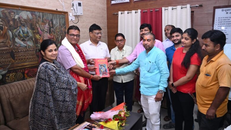 हिन्दुस्तानी एकेडेमी के प्रशासनिक अधिकारी श्री गोपालजी पाण्डेय सेवा-निवृत्त