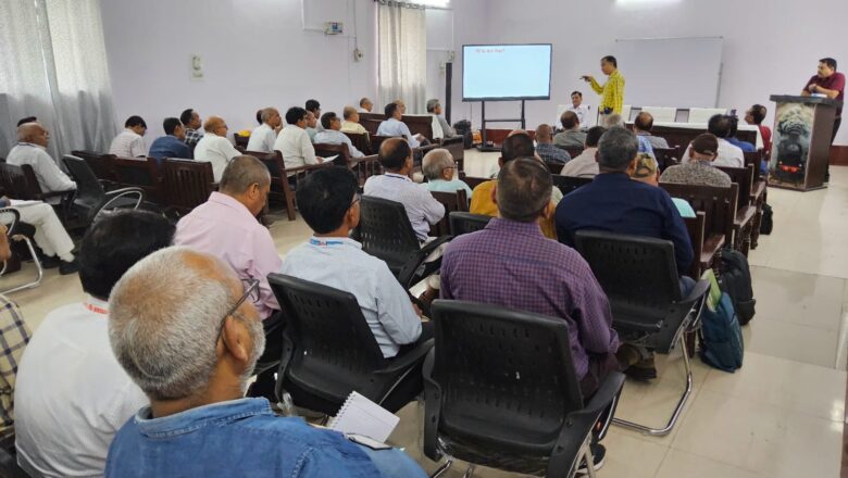 लाबी प्रयागराज में संरक्षा पाठशाला आयोजित