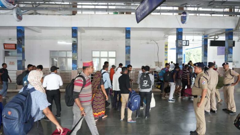 त्योहारों के दौरान प्रयागराज मण्डल द्वारा यात्रियों की सुविधा हेतु की गई वृहत तैयारियाँ