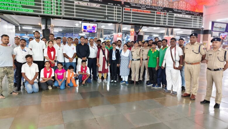 मण्डल रेल प्रबंधक/प्रयागराज कार्यालय में सतर्कता जागरूकता सप्ताह -2025’ के अंतर्गत शपथ समारोह और बैठक का हुआ आयोजन