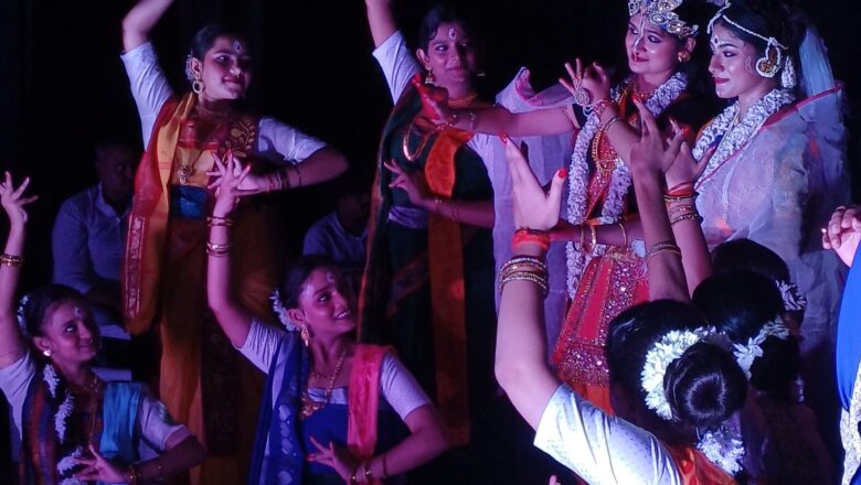 “आलोक स्मृति रंगोत्सव” की दूसरी संध्या,वास्तविक अनुभूति करा गयी नृत्य नाटिका “कृष्णामृत”  भक्ति रस में डूबी आलोक रंगोत्सव की द्वितीय संध्या