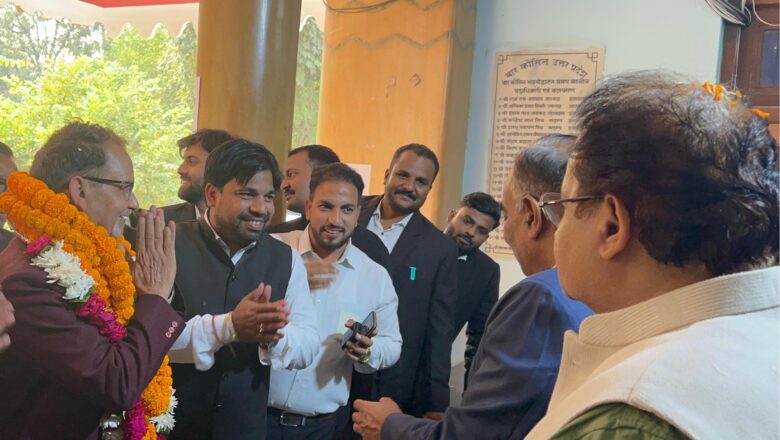 रिटायर्ड जज उमाशंकर शर्मा ने बार काउंसिल चुनाव हेतु प्रयागराज कार्यालय में किया नामांकन, अधिवक्ताओं के हितों को बताया सर्वोच्च प्राथमिकता