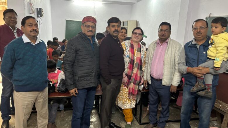 बाल दिवस के उपलक्ष्य में ‘बाल सेवा आश्रम’ के छात्रों को फल, स्टेशनरी और स्मृति चिन्ह का वितरण