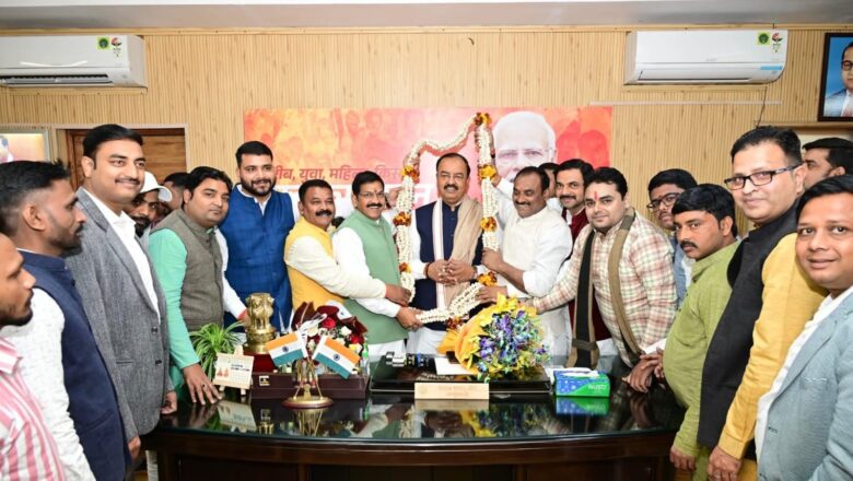 भाजपाइयों ने डिप्टी सीएम केशव मौर्य का किया स्वागत अभिनंदन