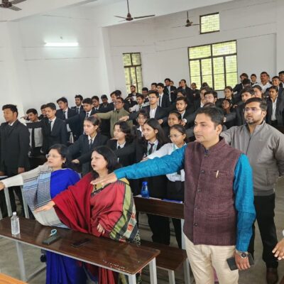 सी.एम.पी. डिग्री कॉलेज संविधान की प्रस्तावना का सामूहिक वाचन किया गया