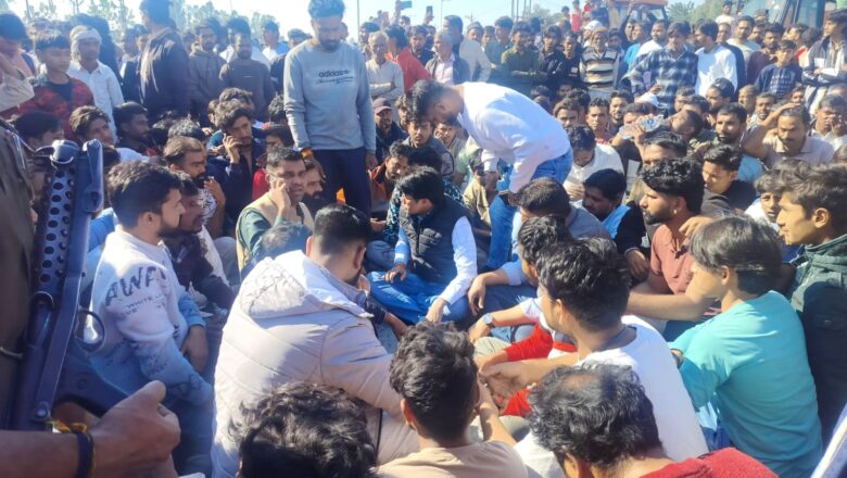 Major Accident in Gagalhedi: Dumper Overturns on Car, 7 Dead