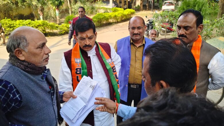 भाजपा महानगर अध्यक्ष ने विभिन्न बूथों पर एसआईआर को लेकर जनता को किया जागरूक
