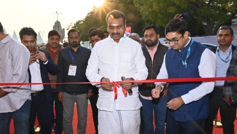 केंद्रीय सूचना एवं प्रसारण और संसदीय मामलों के राज्यमंत्री डॉ. एल. मुरुगन ने प्रदर्शनी का किया उद्घाटन