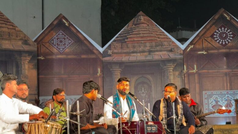 प्रयागराज में राष्ट्रीय शिल्प मेला: रोशन पांडेय की प्रस्तुति ने बटोरी वाहवाही