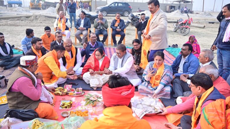 गंगा समग्र शिविर का भूमि पूजन के साथ हुआ माघ मेला 2026 के कैम्प निर्माण का शुभारंभ