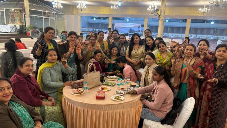 श्रीमद्भागवत कथा ज्ञान यज्ञ का भव्य शुभारंभ – मेंहदी व कलश वितरण ने बढ़ाई शोभा