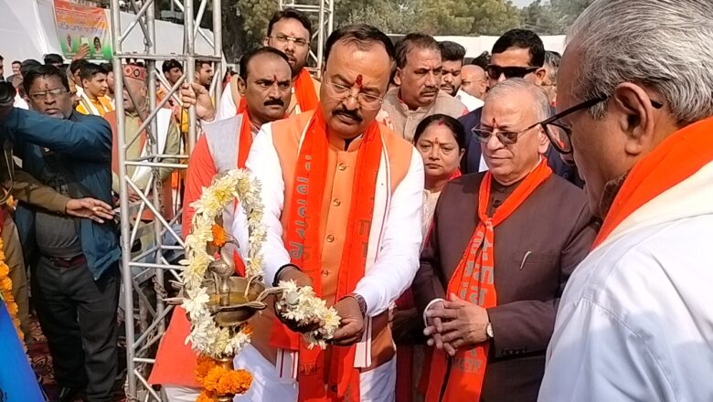 सामूहिक वन्देमातरम गीत कार्यक्रम में पहुँचे डिप्टी सीएम केशव प्रसाद मौर्य 1500 से ज्यादा लोग हुए शामिल