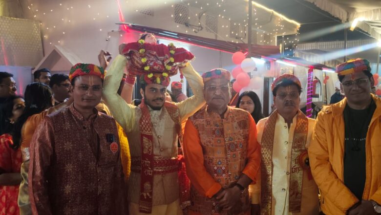 श्रीमद्भागवत कथा के तीसरे दिन धूमधाम से मना श्रीकृष्ण जन्मोत्सव