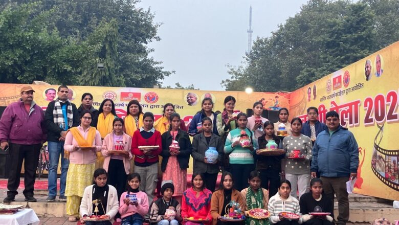 स्वदेशी मिले में दुकानों से हुई जमकर खरीदारी की और लोगों ने उठाया लजीज व्यंजनों का आनंद