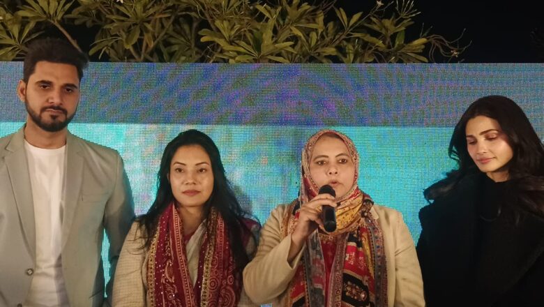 बिहू अटैक फिल्म के प्रमोशन के लिए प्रयागराज के नाज़ हास्पिटल में कलाकारों को देखने उमड़ा हुजूम