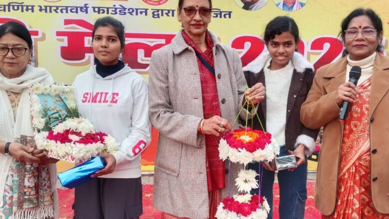 स्वादेशी मेले में पुष्प सज्जा, सुलेख लेखन और स्वदेशी सामानों की रही धमक