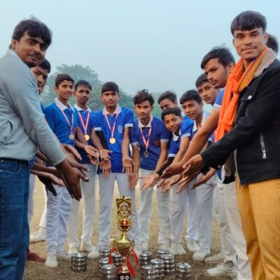कृष्णमूर्ति पब्लिक स्कूल बलकरनपुर फूलपुर की टीम बनी विजेता