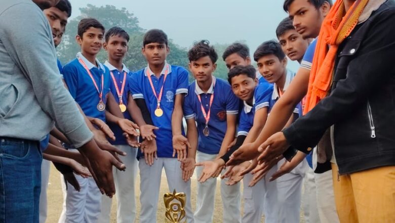 कृष्णमूर्ति पब्लिक स्कूल बलकरनपुर फूलपुर की टीम बनी विजेता