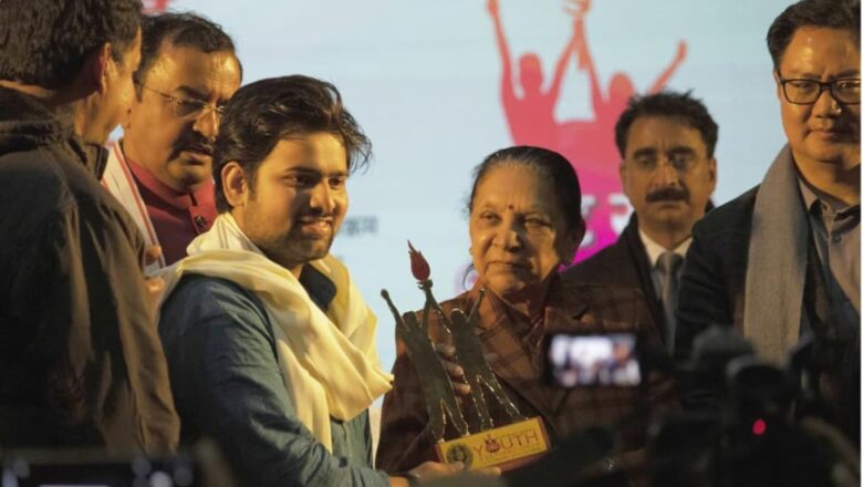 शहर का छात्र हुआ छत्तीसगढ़ में राज्यपाल द्वारा सम्मानित