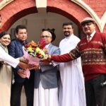 आप अपने जीवन की जितनी अधिक प्रशंसा और जश्न मनाएंगे, जीवन में जश्न मनाने के लिए उतना ही अधिक कुछ होगा।”  – ओपराह विन्फ़्री